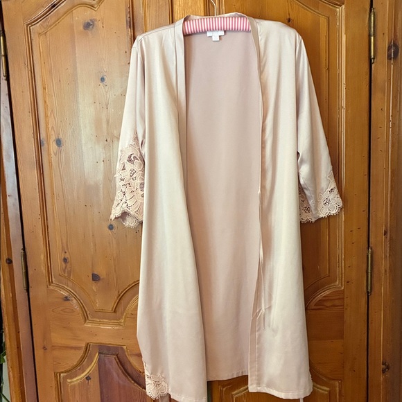 Le Rose Robe - Picture 8 of 8